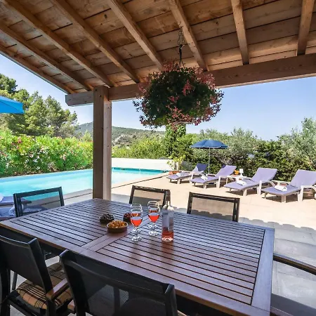 Quiet With Private Pool *